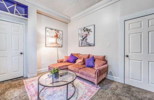 Midtown Apartment | Vibrant Memphis Retreat - Steps from Local Spots
