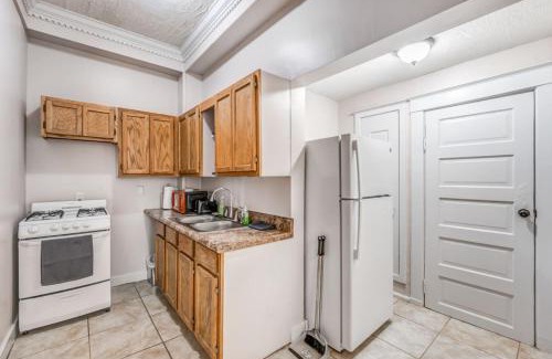 Midtown Apartment | Vibrant Memphis Retreat - Steps from Local Spots