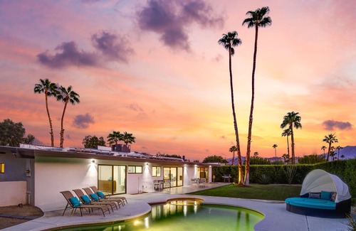 Sunmor House | Vibrant Mid-Century Jewel in Central Palm Springs