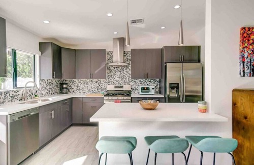 Sunmor House | Vibrant Mid-Century Jewel In Central Palm Springs