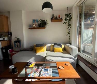 Hackney Central Apartment | Vibrant & Modern 1BD Flat - Hackney