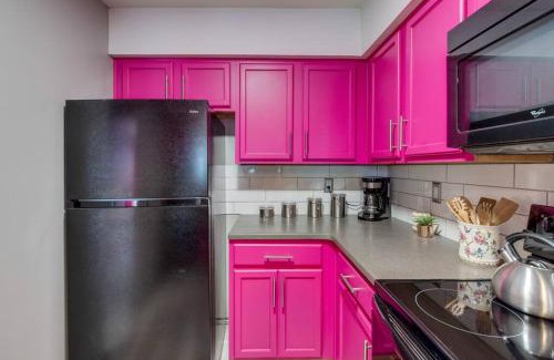 North Capitol Apartment | Vibrant Riverfront 2BD with a Pool