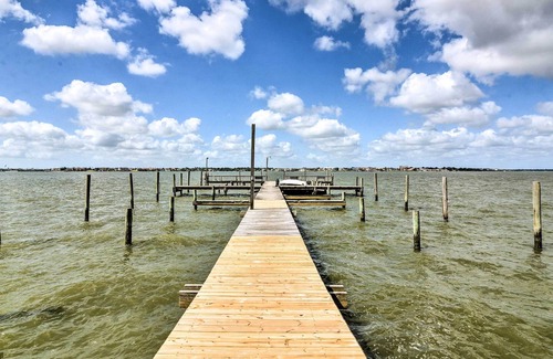 El Lago Condo | Vibrant Seabrook Condo w/ Waterfront Pool!