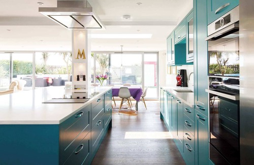 East Wittering House | Vibrant Seafront Home With Seasonal Pool