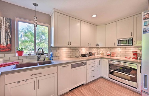 Solana Beach Condo | Vibrant Solana Beach Condo, 1 Mi to Beaches!