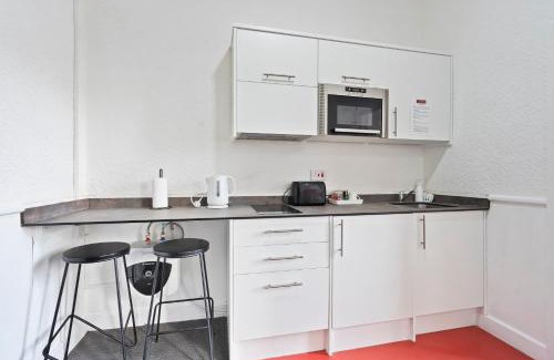 Dudley Apartment | Vibrant, spacious studio with Parking and Netflix