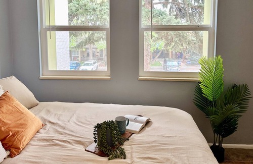 Northglenn House | Vibrant, spacious, tri-level private home by park, safe area