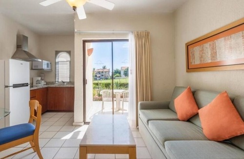 Campo de Golf Fonatur House | Vibrant Suite Steps to Punta Sur Golf Course