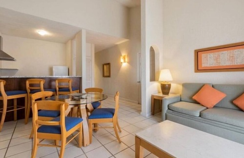 Campo de Golf Fonatur House | Vibrant Suite Steps to Punta Sur Golf Course
