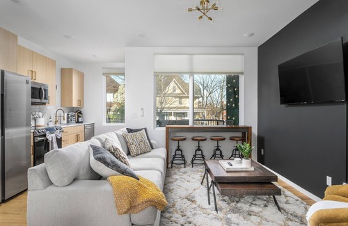 Knoxville House | Vibrant townhome near downtown, breweries & campus