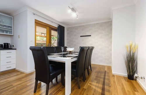 Victoria Park House | Vic Park Home close to Crown