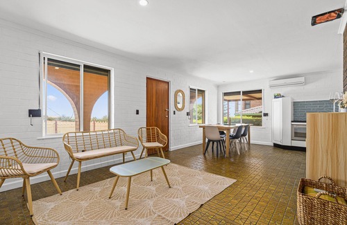 Sellicks Beach House | Vic's Place ~ Sellicks Beach - Chic Esplanade Retreat Perfect for Families