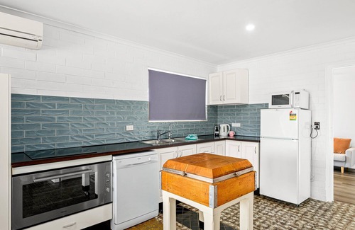 Sellicks Beach House | Vic's Place ~ Sellicks Beach - Chic Esplanade Retreat Perfect for Families