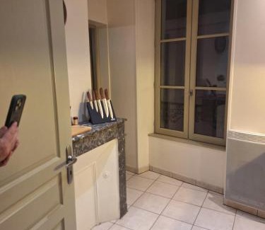 Saintes Apartment | Victor Hugo - Hyper centre 2 chambres