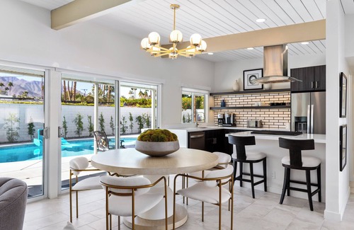 Sunmor House | Victor Victoria Hideaway- True PS Retreat!