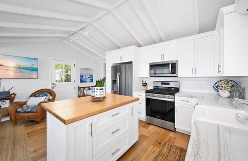 South Laguna Apartment | Victoria Beach Getaway