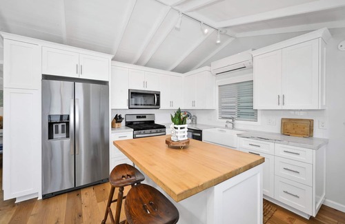 South Laguna Apartment | Victoria Beach Getaway