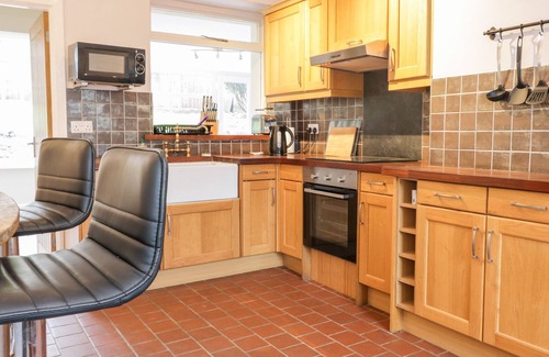 Norham Cottage | VICTORIA COTTAGE, pet friendly, with open fire in Norham