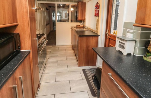 Amble Cottage | VICTORIA COTTAGE, pet friendly, character holiday cottage in Amble