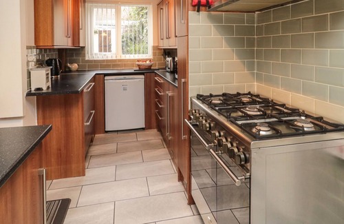 Amble Cottage | VICTORIA COTTAGE, pet friendly, character holiday cottage in Amble