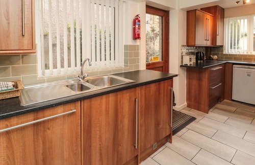 Amble Cottage | VICTORIA COTTAGE, pet friendly, character holiday cottage in Amble