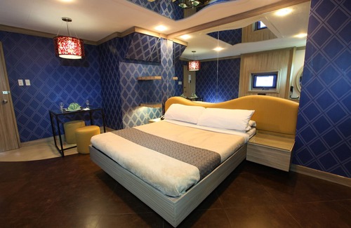 Pasig Hotel | Victoria Court Escarpment - Pasig