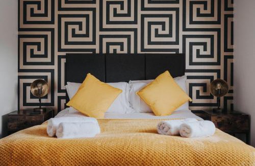 Hyde Apartment | Victoria Home - 2 Bedroom Wi-Fi Parking Workers