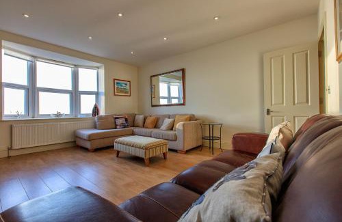 Broadstairs Apartment | Victoria Parade: Perfect family apartment over looking Viking Bay, stones throw from the beach and town