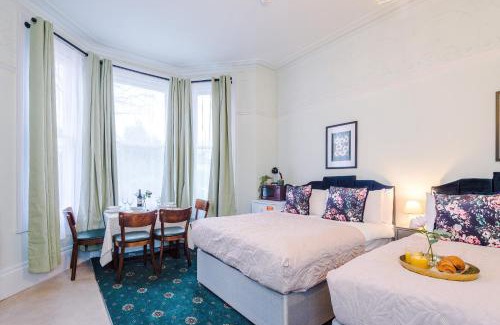 Leamington Spa Apartment | Victoria Park Studio 1 - Self Contained, FREE Netflix, Amazon Prime & Disneyplus