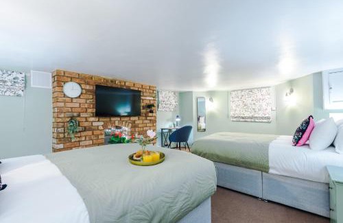 Leamington Spa Apartment | Victoria Park Studio 3 - Free Parking, Amazon Prime, WiFi, Town Centre