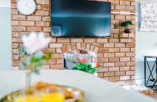 Leamington Spa Apartment | Victoria Park Studio 3 - Free Parking, Amazon Prime, WiFi, Town Centre