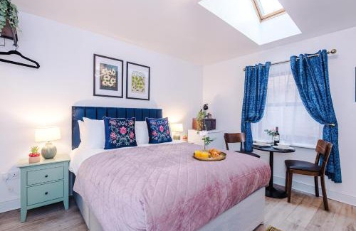 Leamington Spa Apartment | Victoria Park Studio 11 - Free Parking, WiFi, Near Town Centre, Free DisneyPlus, Prime & Netflix