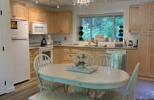 Lindell Beach Cottage | Victoria’s Cozy Cottage