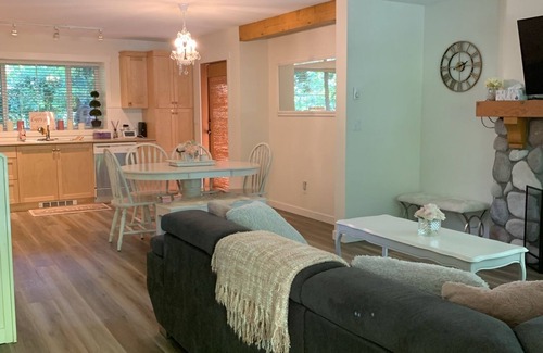 Lindell Beach Cottage | Victoria’s Cozy Cottage