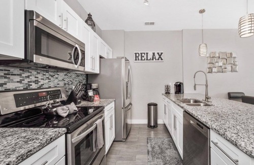 Windsor Hills Condo | Victoria's Windsor Hills Condo 3 Bedroom Condo by Redawning