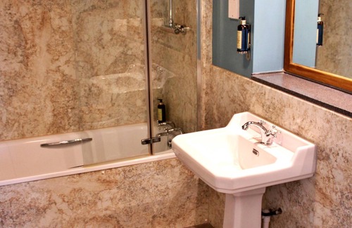 Clifton Hotel | Victoria Square Hotel