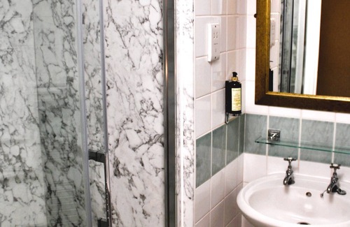 Clifton Hotel | Victoria Square Hotel