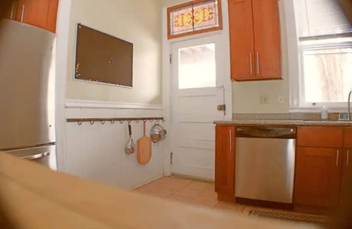 Bloomfield House | Victorian 1BR : King Bed : Fantastic Location