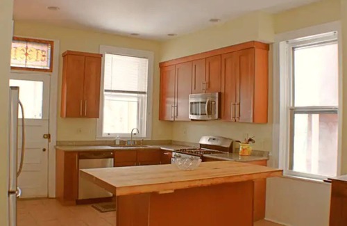 Bloomfield House | Victorian 1BR : King Bed : Fantastic Location