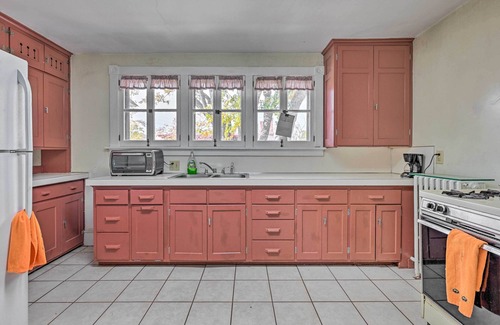Stevens Point Apartment | Victorian Apartment < 1 Mi to Wisconsin River