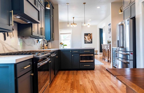 East Central House | Victorian charmer in the heart of SLCnNear the U of U, skiing, and 9th and 9th!
