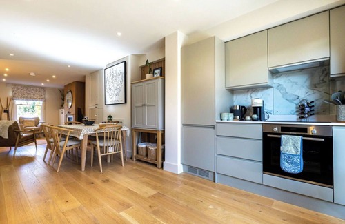 Cambridge Cottage | Victorian cottage in Cambridge, near Botanical gardens & historic collages