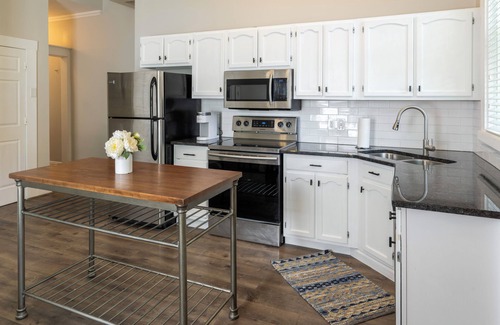 Walnut Hills House | Victorian for 30+ Guests, 5 Min to Downtown