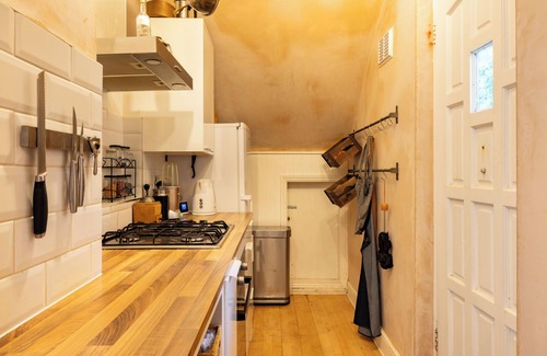 Hackney Central Apartment | Victorian Garden Apartment in London Fields