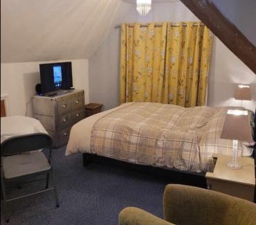 Codsall House | Victorian Gate House Own Bathroom