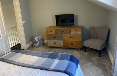 Queens Quarter House | Victorian House - South Belfast - Great transport - Lisburn Road - 3 double Beds