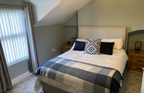 Queens Quarter House | Victorian House - South Belfast - Great transport - Lisburn Road - 3 double Beds