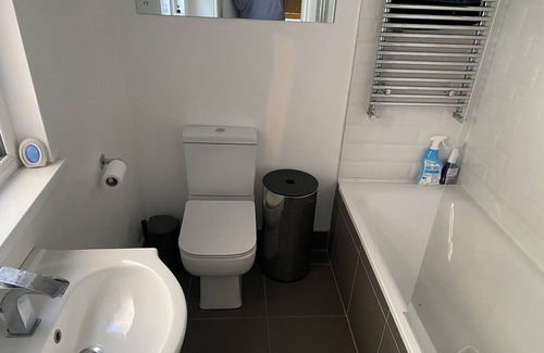 Queens Quarter House | Victorian House - South Belfast - Great transport - Lisburn Road - 3 double Beds