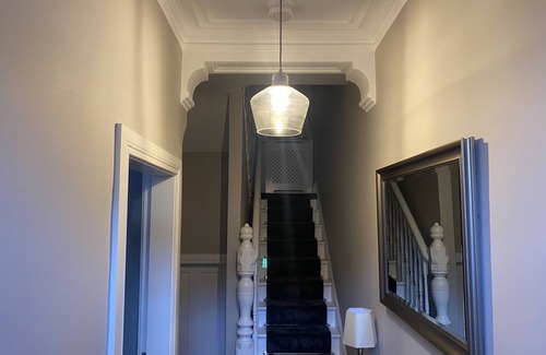 Queens Quarter House | Victorian House - South Belfast - Great transport - Lisburn Road - 3 double Beds