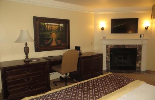 Lighthouse District Hotel | Victorian Inn